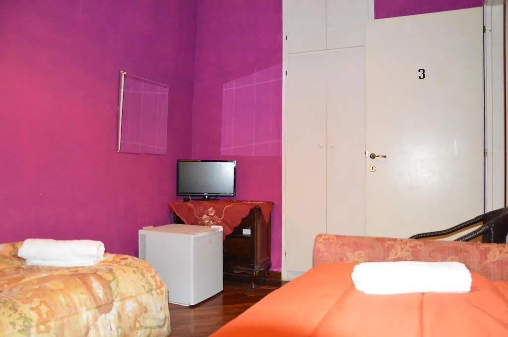 Guesthouse Stradivari Roma Italia